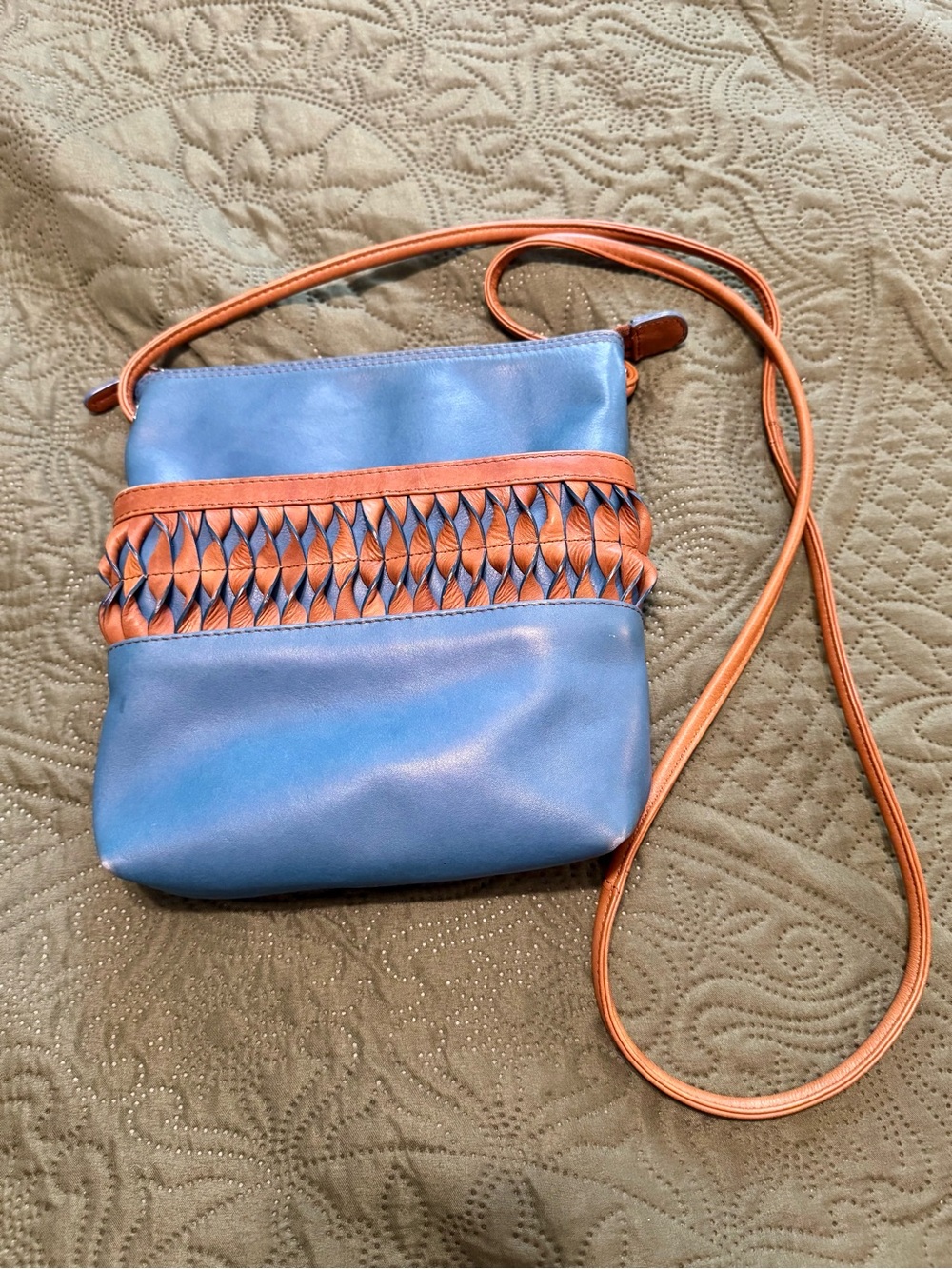 ili New York Blue & Tan Genuine Leather Twist Crossbody Bag Style 6631 Boho